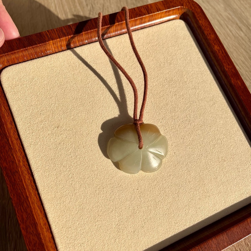 Elegant Jade Pendant Necklace